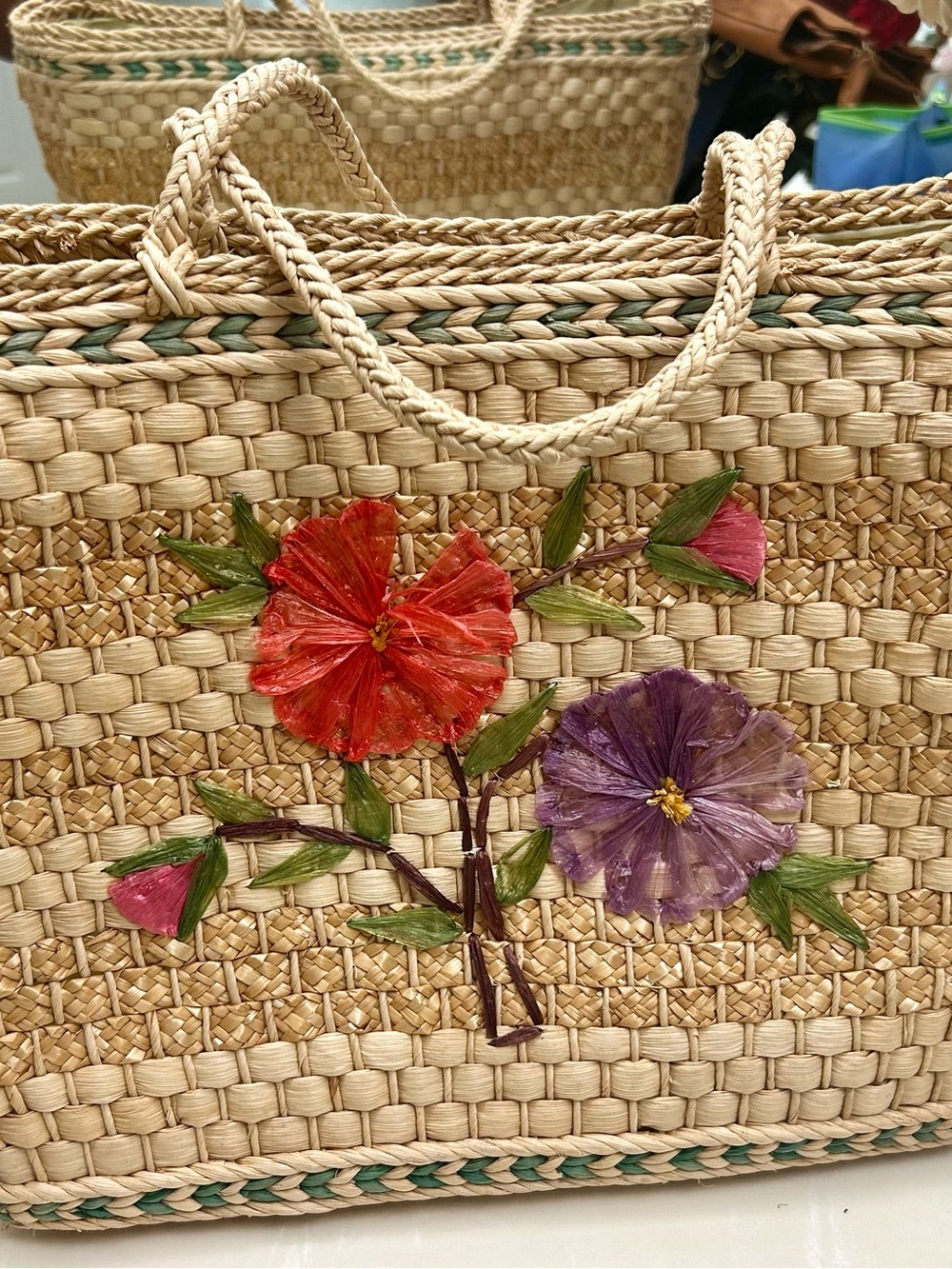 Beautiful Vintage-style woven straw beach tote